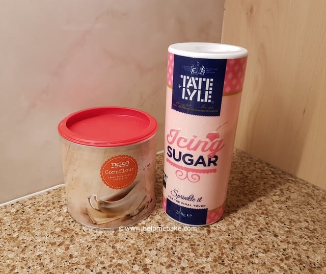 Cornflour vs icing sugar Help Me Bake.jpg