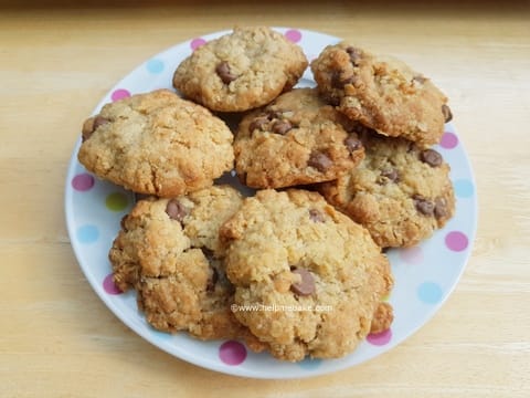 Help Me Bake Oat Choc Chip Cookie Biscuits.jpg