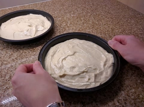 Help Me Bake tip on How to remove air buubles from cake batter. (2).jpg