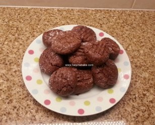 Chocolate macaroons (Small).jpg