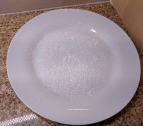 1 Prevent a cake from sticking to the plate..jpg 1 Prevent a cake from sticking to the plate..jpg