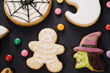 halloween-cookies-black-background.jpg halloween-cookies-black-background.jpg