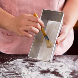 greasing-cake-pan (Medium).jpg greasing-cake-pan (Medium).jpg