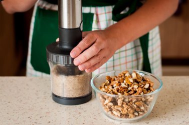 woman-chopping-walnuts (Medium).jpg woman-chopping-walnuts (Medium).jpg