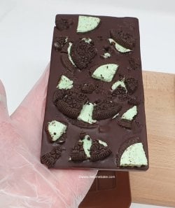 Mint Allure Homemade Choc Bar tutorial by Help Me Bake (8) (Medium).jpg