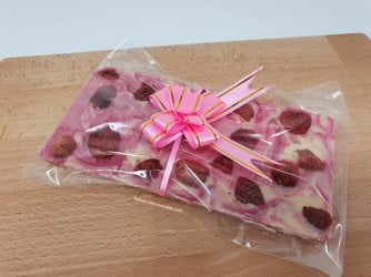 Strawberry Swirl Homemade choc bar by hep me bake tutorial (Medium).jpg Strawberry Swirl Homemade choc bar by hep me bake tutorial (Medium).jpg