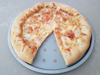 Chicken & Bacon Pizza (2) (Medium).jpg