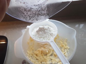Jam shortcake tutorial by Help Me Bake 5 (2).jpg Jam shortcake tutorial by Help Me Bake 5 (2).jpg
