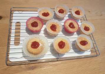 Jam shortcake tutorial by Help Me Bake 12b (2).jpg Jam shortcake tutorial by Help Me Bake 12b (2).jpg