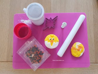 1 Easter chick Cupcake Topper 2D by Help Me Bake.jpg 1 Easter chick Cupcake Topper 2D by Help Me Bake.jpg