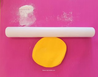 2 Easter Chick Cupcake Topper 2D by Help Me Bake.jpg 2 Easter Chick Cupcake Topper 2D by Help Me Bake.jpg