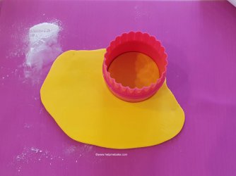 3 Easter Chick Cupcake Topper 2D by Help Me Bake.jpg 3 Easter Chick Cupcake Topper 2D by Help Me Bake.jpg