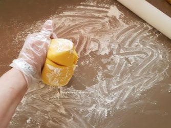 14 How to cover a cake by help me bake.jpg 14 How to cover a cake by help me bake.jpg