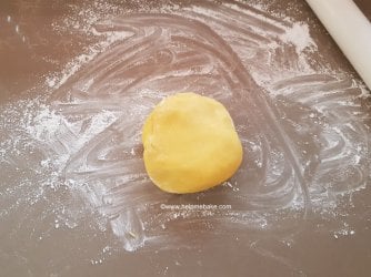 15 How to cover a cake by help me bake.jpg 15 How to cover a cake by help me bake.jpg