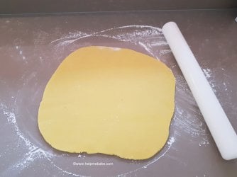 17 How to cover a cake by help me bake.jpg 17 How to cover a cake by help me bake.jpg