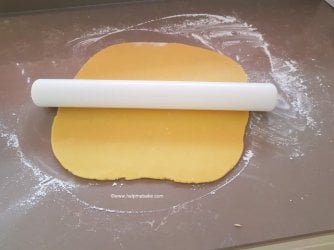19 How to cover a cake by help me bake.jpg 19 How to cover a cake by help me bake.jpg