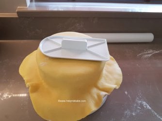 26 How to cover a cake by help me bake.jpg 26 How to cover a cake by help me bake.jpg
