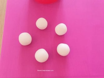 How to make a Football Topper Tutorial by Help Me Bake 1 (5) (Medium).jpg How to make a Football Topper Tutorial by Help Me Bake 1 (5) (Medium).jpg