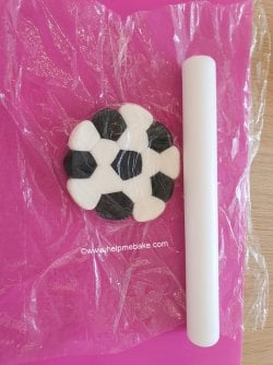 How to make a Football Topper Tutorial by Help Me Bake 1 (21) (Medium).jpg How to make a Football Topper Tutorial by Help Me Bake 1 (21) (Medium).jpg