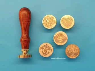 How to make chocolate stamp decorations by Help Me Bake (2) (Medium).jpg How to make chocolate stamp decorations by Help Me Bake (2) (Medium).jpg