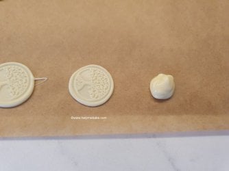 How to make chocolate stamp decorations by Help Me Bake (24) (Medium).jpg How to make chocolate stamp decorations by Help Me Bake (24) (Medium).jpg
