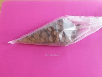 How to make gold painted chocolates by Help Me Bake 4.jpg How to make gold painted chocolates by Help Me Bake 4.jpg