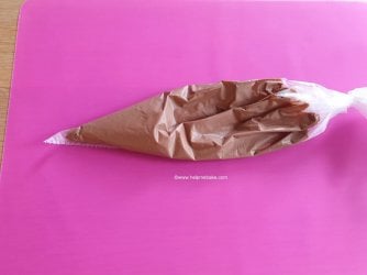 How to make gold painted chocolates by Help Me Bake 5.jpg How to make gold painted chocolates by Help Me Bake 5.jpg