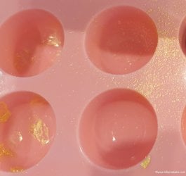 How to make gold painted chocolates by Help Me Bake 4b.jpg How to make gold painted chocolates by Help Me Bake 4b.jpg