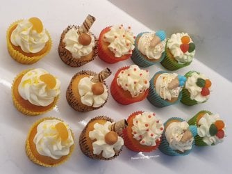 Plain Creme Mix Cupcakes by Help Me Bake 15 (6) (Medium).jpg