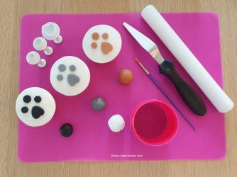 Paw Prints Tutorial by Help Me Bake 1.jpg Paw Prints Tutorial by Help Me Bake 1.jpg