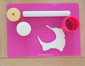 Paw Prints Tutorial by Help Me Bake 4.jpg Paw Prints Tutorial by Help Me Bake 4.jpg