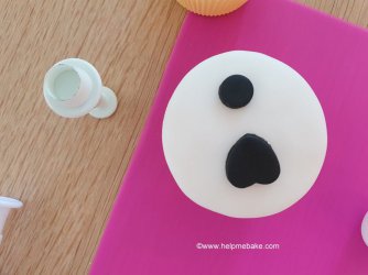 Paw Prints Tutorial by Help Me Bake 9.jpg Paw Prints Tutorial by Help Me Bake 9.jpg