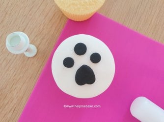 Paw Prints Tutorial by Help Me Bake 11.jpg Paw Prints Tutorial by Help Me Bake 11.jpg