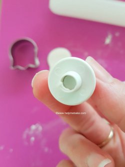 10 Easy Ghost Cupcakes Tutorial by Help Me Bake.jpg