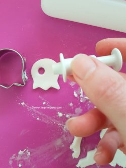 11 East Ghost Cupcakes Tutorial by Help Me Bake.jpg