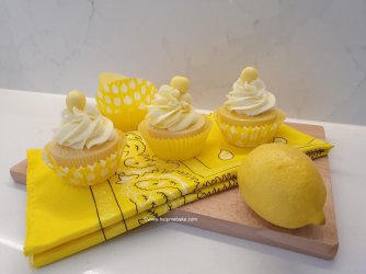 Lemon Buttercream tutorial by Help Me Bake.jpg