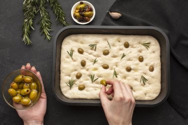 focaccia (Medium).jpg