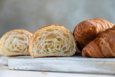 cut-half-croissant med kra.jpg