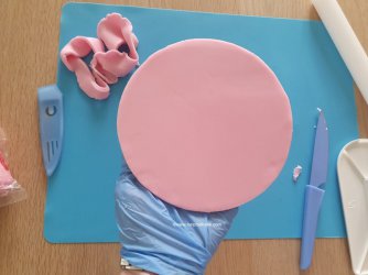 10 How to bake a cake board by Help Me Bake.jpg 10 How to bake a cake board by Help Me Bake.jpg