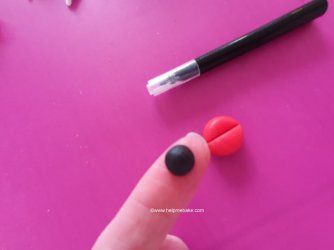 How to make a ladybird by Help Me Bake (7) (Medium).jpg How to make a ladybird by Help Me Bake (7) (Medium).jpg