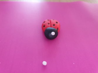 How to make ladybirds with faces by Help Me Bake (3) (Medium).jpg How to make ladybirds with faces by Help Me Bake (3) (Medium).jpg
