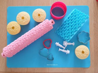 Valentine's Day Cupcake Toppers Equipment by Help Me Bake (Medium).jpg