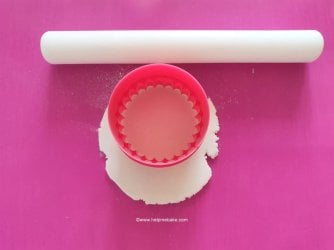 How to make St Patrick's Day Shamrock Toppers by Help Me Bake (2) (Medium).jpg How to make St Patrick's Day Shamrock Toppers by Help Me Bake (2) (Medium).jpg