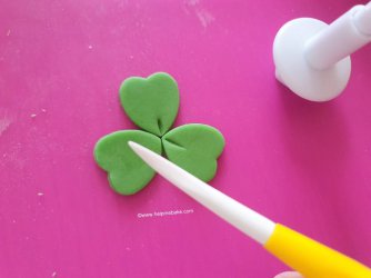 How to make St Patrick's Day Shamrock Toppers by Help Me Bake (9) (Medium).jpg