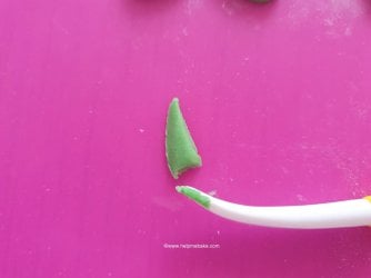 How to make St Patrick's Day Shamrock Toppers by Help Me Bake (16) (Medium).jpg How to make St Patrick's Day Shamrock Toppers by Help Me Bake (16) (Medium).jpg