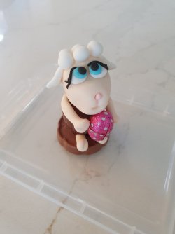Novelty Creme Egg Easter Lamb (3) (Medium).jpg Novelty Creme Egg Easter Lamb (3) (Medium).jpg
