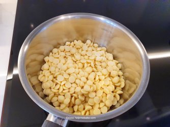 6 Mini Egg Fudge Tutorial by Help Me Bake (Medium).jpg