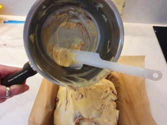 18 Mini Egg Fudge Tutorial by Help Me Bake (Medium).jpg