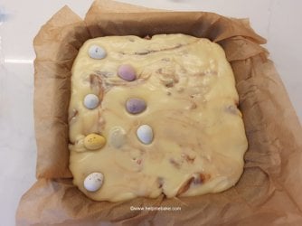 20 Mini Egg Fudge Tutorial by Help Me Bake (Medium).jpg