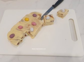 26 Mini Egg Fudge Tutorial by Help Me Bake (Medium).jpg